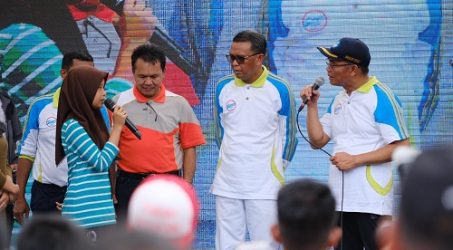 Laptop Rp 16 Juta Siswi Penerima KIP dan Xenia Milik Guru Sulsel