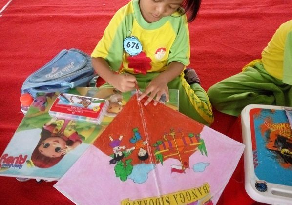 Faber Fasilitasi 2.825 Murid TK Sidoarjo Warnai Layang-Layang