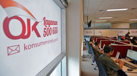 Tekan Risiko COVID-19, OJK Batasi Jam Operasional Lembaga Keuangan