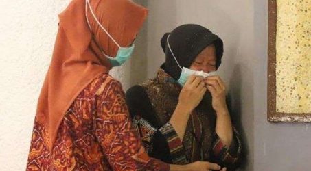 Risma Menangis Terima Bantuan APD, Kita Butuh Percepatan Putus COVID-19