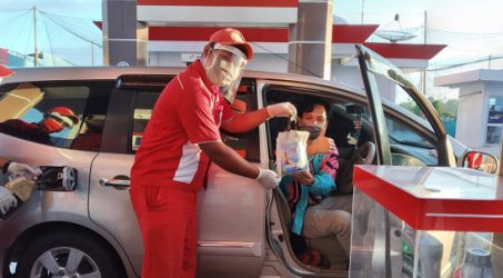 Pertamina Bagikan 10 Ribu Takjil Gratis Per Hari di 400 SPBU Jatim