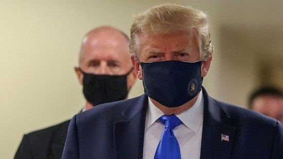 Presiden Donald Trump Bermasker