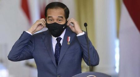 Pekan Depan Libur Panjang, Jokowi Minta Menteri Cegah Lonjakan COVID-19