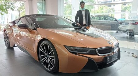 BMW Astra Saloon Week Hadirkan Mobil Listrik di Surabaya