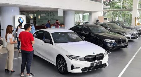 Beli BMW Berhadiah Logam Mulia