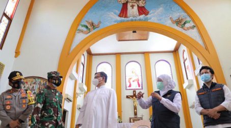 Khofifah Tinjau Dua Gereja Pastikan Natal Aman dan Patuhi Protokol Kesehatan