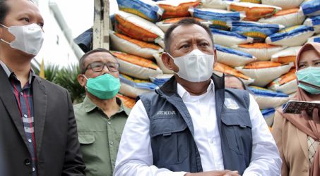Jatim Distribusikan 20 Ton Beras dan Rp 1 Miliar Bantu Korban Bencana Kalsel dan Sulbar
