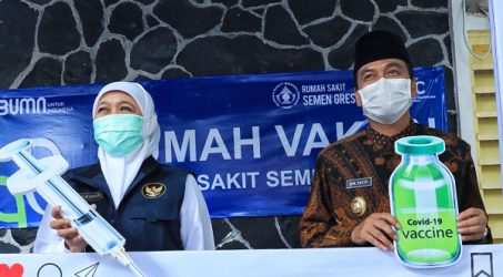 Khofifah Minta 277 Petugas Pemberi Vaksin COVID-19 di Gresik Ditambah hingga Minimal 500 Orang
