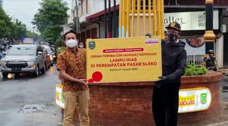 Ikut Mempercantik Kota Madiun, Indosat Ooredoo Bantu Tugu Lampu Hias