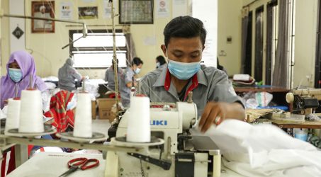 Ramli Collection Mitra Binaan SIG Produksi Peci Berlampu, Inovasi Siasati Masa Pandemi