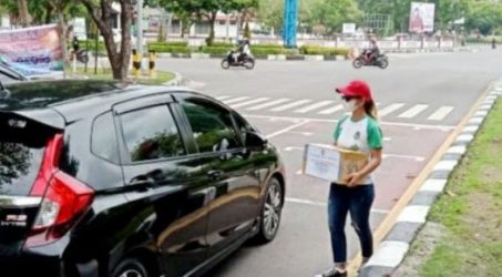 Cari Biaya Buat Uji Coba, Tim Sepak Bola Putri Kalteng Galang Dana di Jalanan