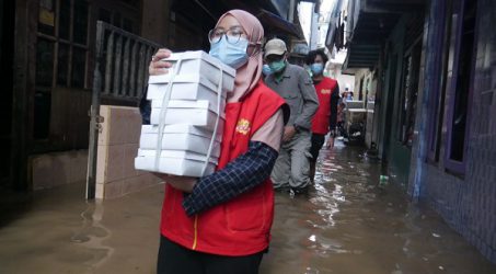 Mobil Klinik Indosat Ooredoo Bantu Masyarakat Terdampak Banjir di Sejumlah Kota
