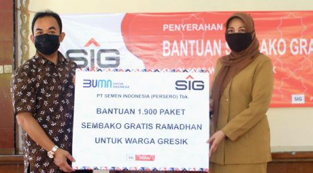 SIG Bagikan 1.900 Paket Sembako buat Warga Sembilan Kelurahan di Gresik