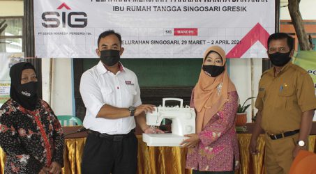 SIG Beri UMKM Pelatihan Menjahit dan Beternak
