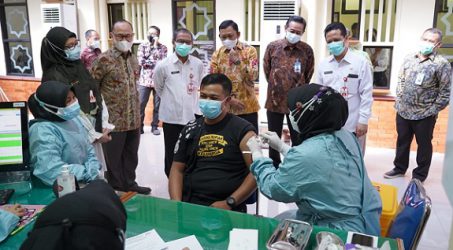 11.000 Insan Industri Jasa Keuangan Nasional Ikuti Vaksinasi COVID-19, OJK Jatim Targetkan 10.500