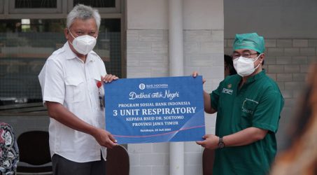 Bank Indonesia Bersama BMPD – Ipebi Jatim Serahkan Alat Terapi Oksigen Pasien COVID-19 ke RSUD Dr Soetomo
