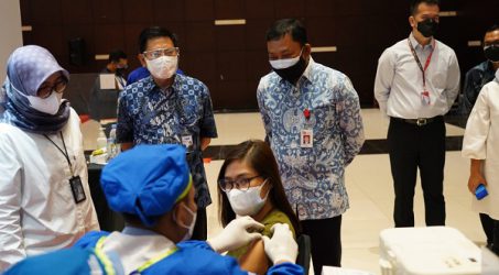 OJK dan Industri Perbankan Percepat Vaksinasi COVID-19