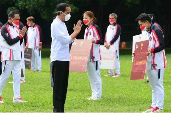 Presiden Jokowi bonus Rp 5,5 Miliar Greysiana dan Ariyani Olimpiade okyo 