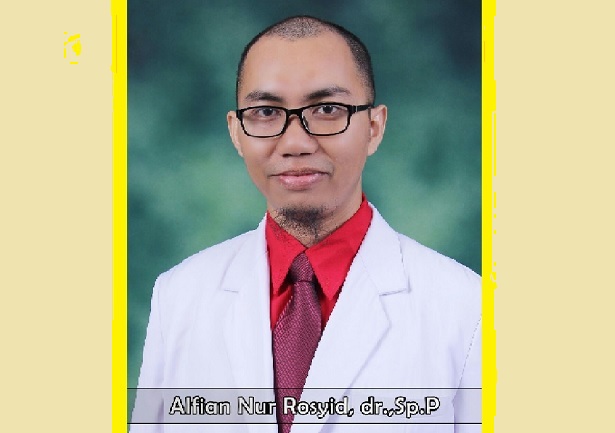 Dokter Alfian Nur Rosyid, Sp.P(K), FAPSR, FCCP, dokter spesialis paru Rumah Sakit Universitas Airlangga.