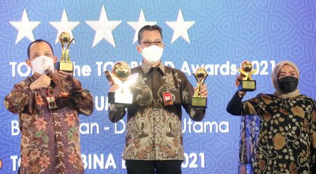 Bank Jatim dan Pemprov Jatim Borong Penghargaan TOP BUMD Award 2021
