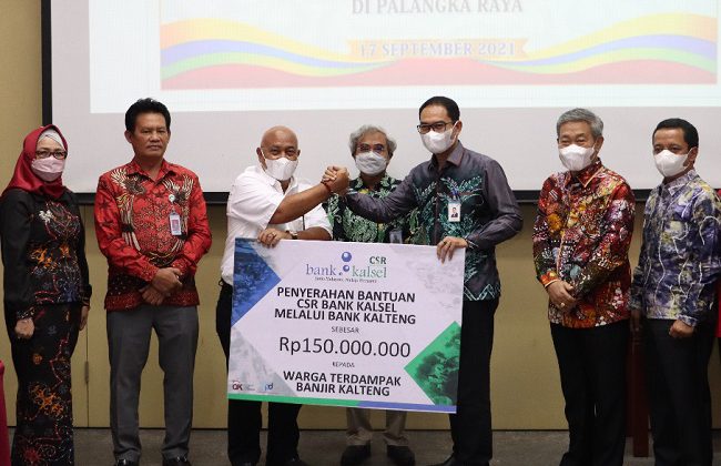 Bank Kalsel Bantu Korban Banjir Kalteng Rp 201 Juta dari CSR dan Unit Pengumpul Zakat