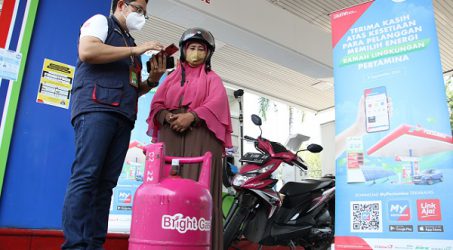 Pertamina Patra Niaga Beri Kejutan Manis Bagi Konsumen Jatimbalinus di Hari Pelanggan Nasional