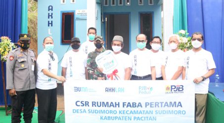 Warga Pacitan Terima Rumah Layak Huni dari PJB
