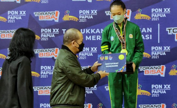 Senam Jatim PON XX Raih 2 Emas, LaNyalla Serahkan Medali dan Bonus Atlet Berprestasi