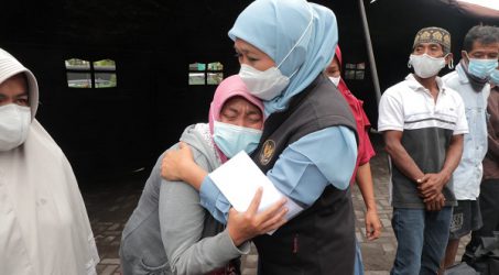 Gubernur Khofifah Berkantor di Lumajang, Kawal Penanganan Bencana Semeru
