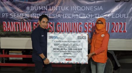 SIG Salurkan Bahan Makanan dan Perlengkapan Korban Erupsi Gunung Semeru