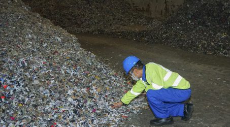 Kedubes Jepang Kunjungi Pengolahan Limbah Jadi Bahan Bakar di Pabrik SBI Narogong