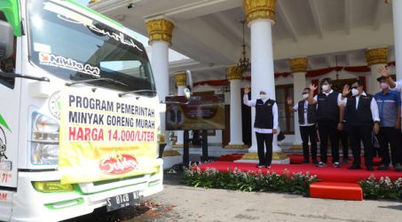 Atasi Kelangkaan Migor, Pemprov Jatim Gelontor  2,7 Juta Liter