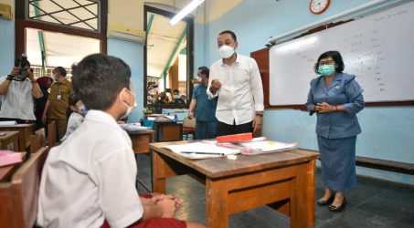 Surabaya PTM 100%, Wali Kota Eri Cahyadi: Wajib Mendapat Izin Orang Tua