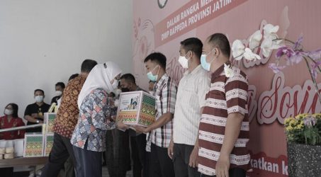Pertamina dan Pemprov Jatim Gelar Baksos Hari Kartini dan Ramadhan