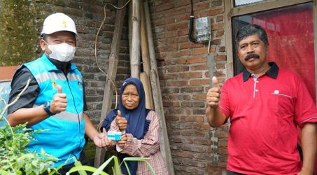Pegawai PLN Berdonasi Hadirkan Listrik Masyarakat Kurang Mampu Melalui Light Up The Dream