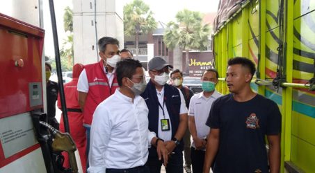 Pastikan Pasokan BBM Aman Selama Ramadan, Wamen BUMN Cek SPBU di Jatim