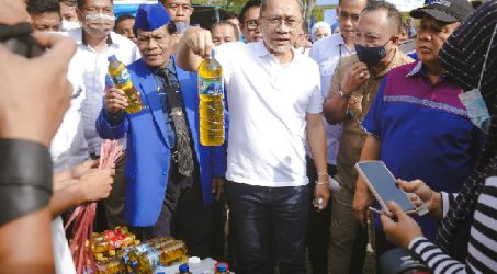 Resmikan Tiga Pasar Rakyat di Donggala, Mendag Zulhas Pastikan Migor Curah Rp14.000/Liter