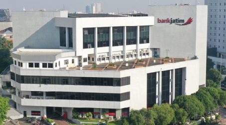 Kondisi Sangat Sehat, Bank Jatim Raih Indonesia Best Bank 2022