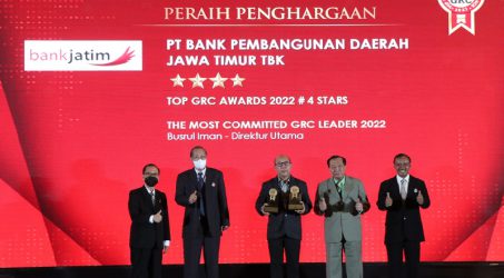 Bank Jatim Borong Dua Penghargaan Top GRC Awards 2022