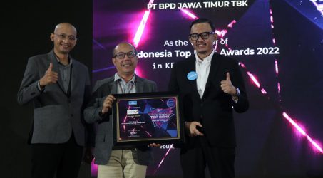 Bank Jatim Raih Indonesia Top Bank Awards 2022