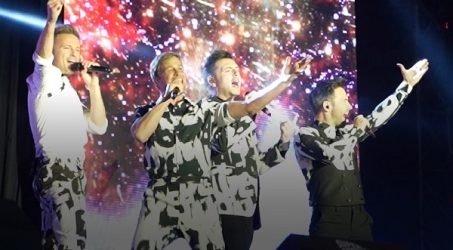 Manjakan Nasabah, Bank Jatim Gelar Konser Westlife di Surabaya