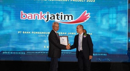 Masifkan Transformasi Digital, Bank Jatim Raih Tiga Penghargaan Sekaligus