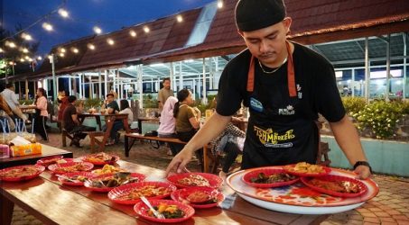 Omset Pedagang Kampung Mandar Sentra Kuliner Seafood di Banyuwangi Naik Dua Kali Lipat Selama Ramadan   