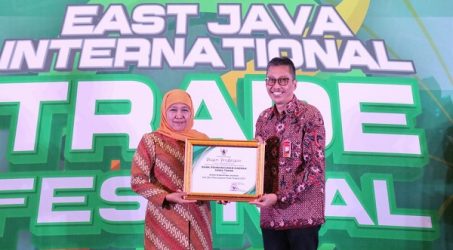 Tiga Desa Binaan Diresmikan Gubernur Jatim sebagai Desa Pendulum Devisa, Bank Jatim Raih Penghargaan BUMD Pendukung Ekspor