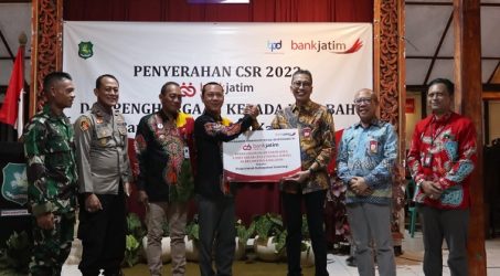 CSR PJU Solar Cell Bank Jatim Terangi Pulau Kangean