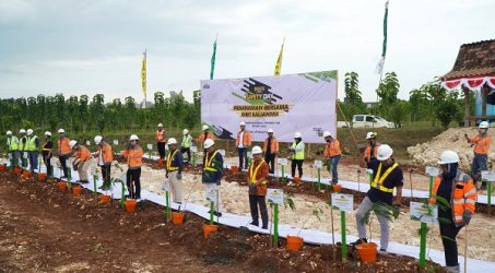 Tingkatkan Pemakaian EBT, SIG Tanam Pohon Kaliandra Merah di Sumbar dan Tuban
