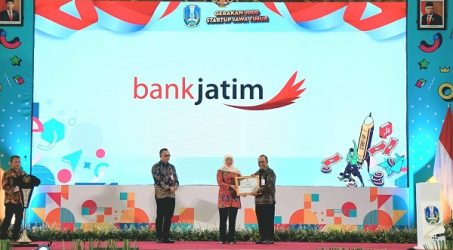 Bank Jatim Terima Penghargaan Sebagai Lembaga Pendukung Startup Jawa Timur