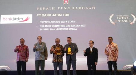Bank Jatim Boyong Dua Penghargaan di Ajang TOP GRC Awards 2023
