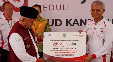 Bank Jatim Serahkan CSR Sepeda Ambulans ke RSUD Kanjuruhan