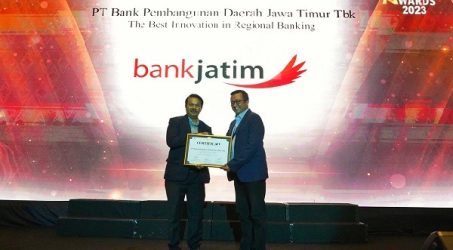 Bank Jatim Terima Penghargaan CSA Awards 2023